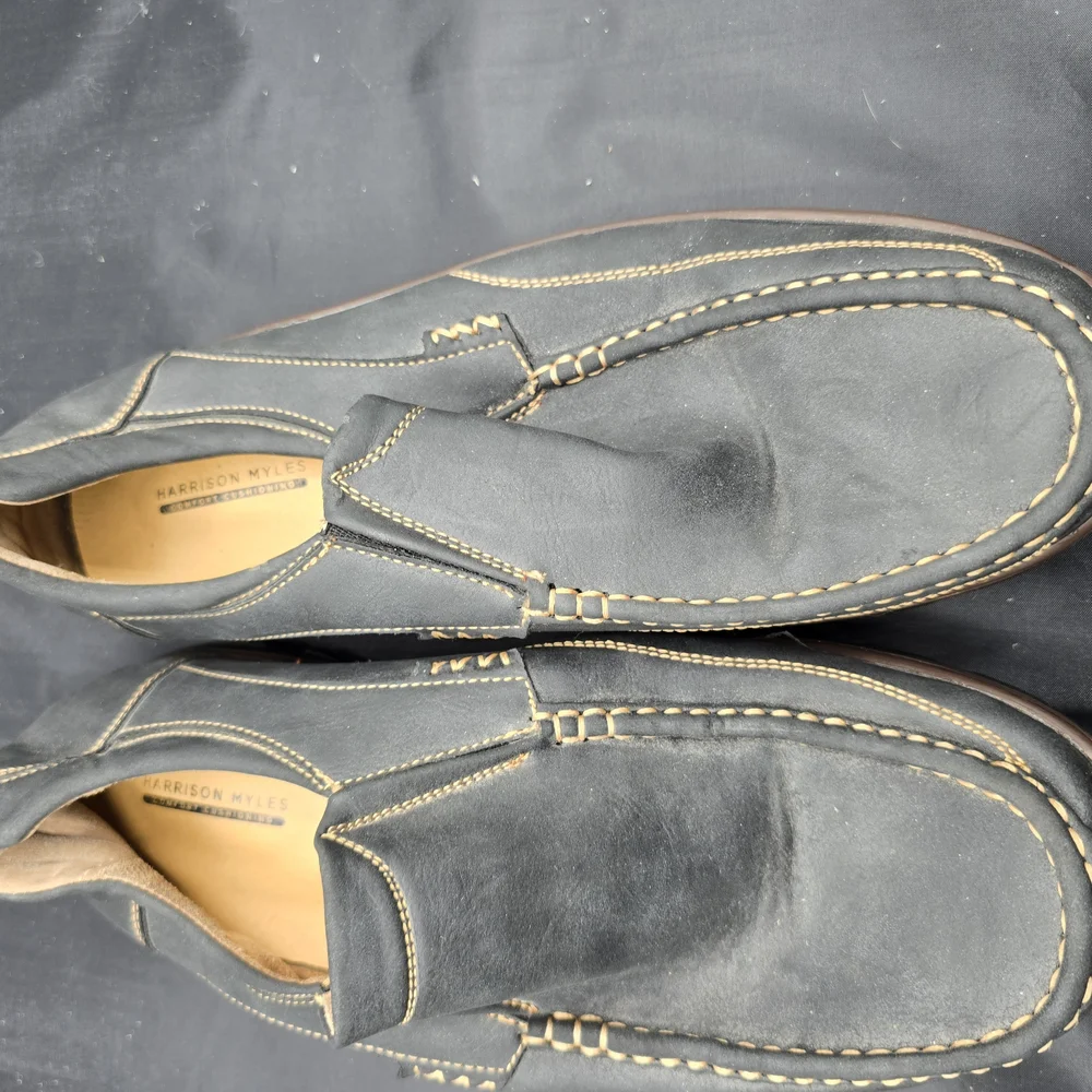Black Slip-On Loafers with Moccasin Style‎